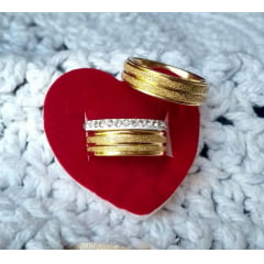 Aliança Diamantada 6 MM com anel de pedrinhas Casamento / Noivado